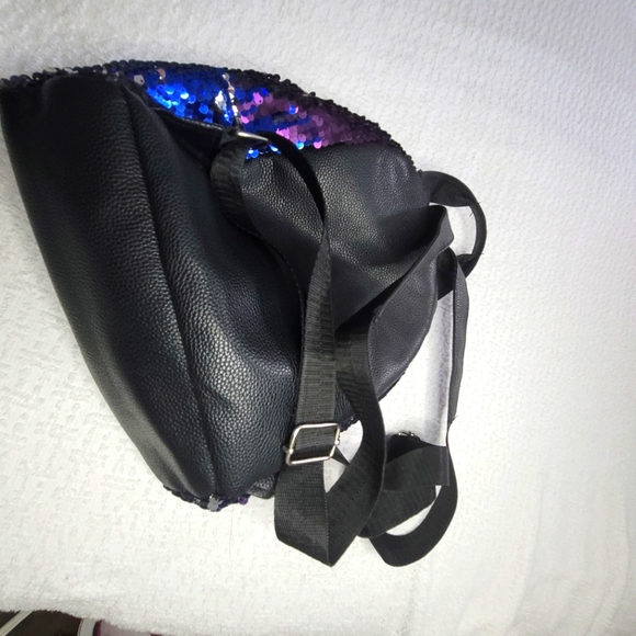 BAG Girls - Picture 4 of 5